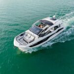 Galeon 435 GTO, boot varend op zee