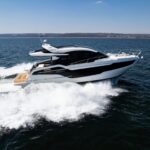 Galeon 450 HTC, boot varend op zee