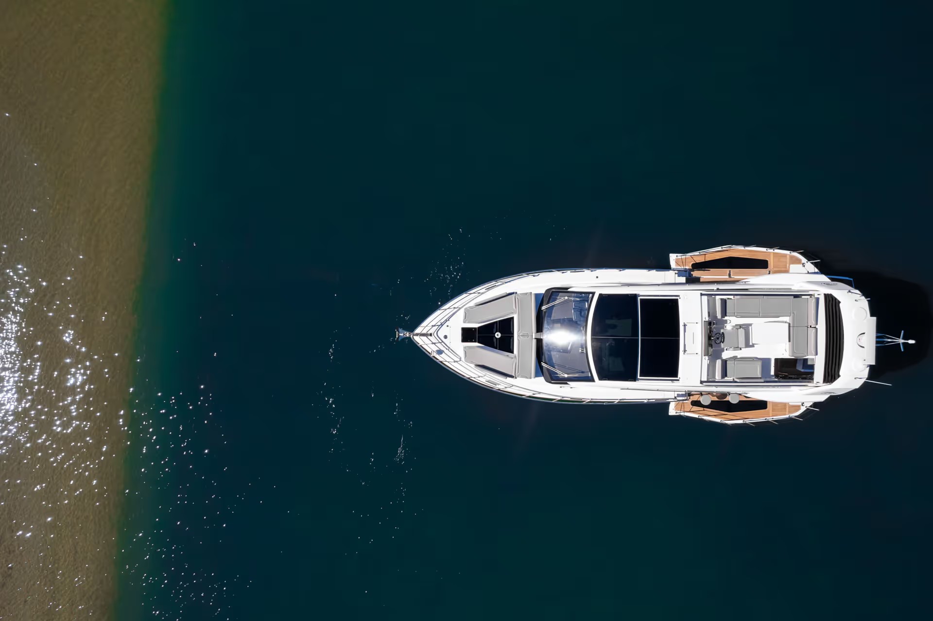 Galeon 510 SKY, boot van bovenaf gefotografeerd