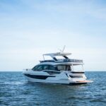 Galeon 640 FLY, motorjacht varend op zee