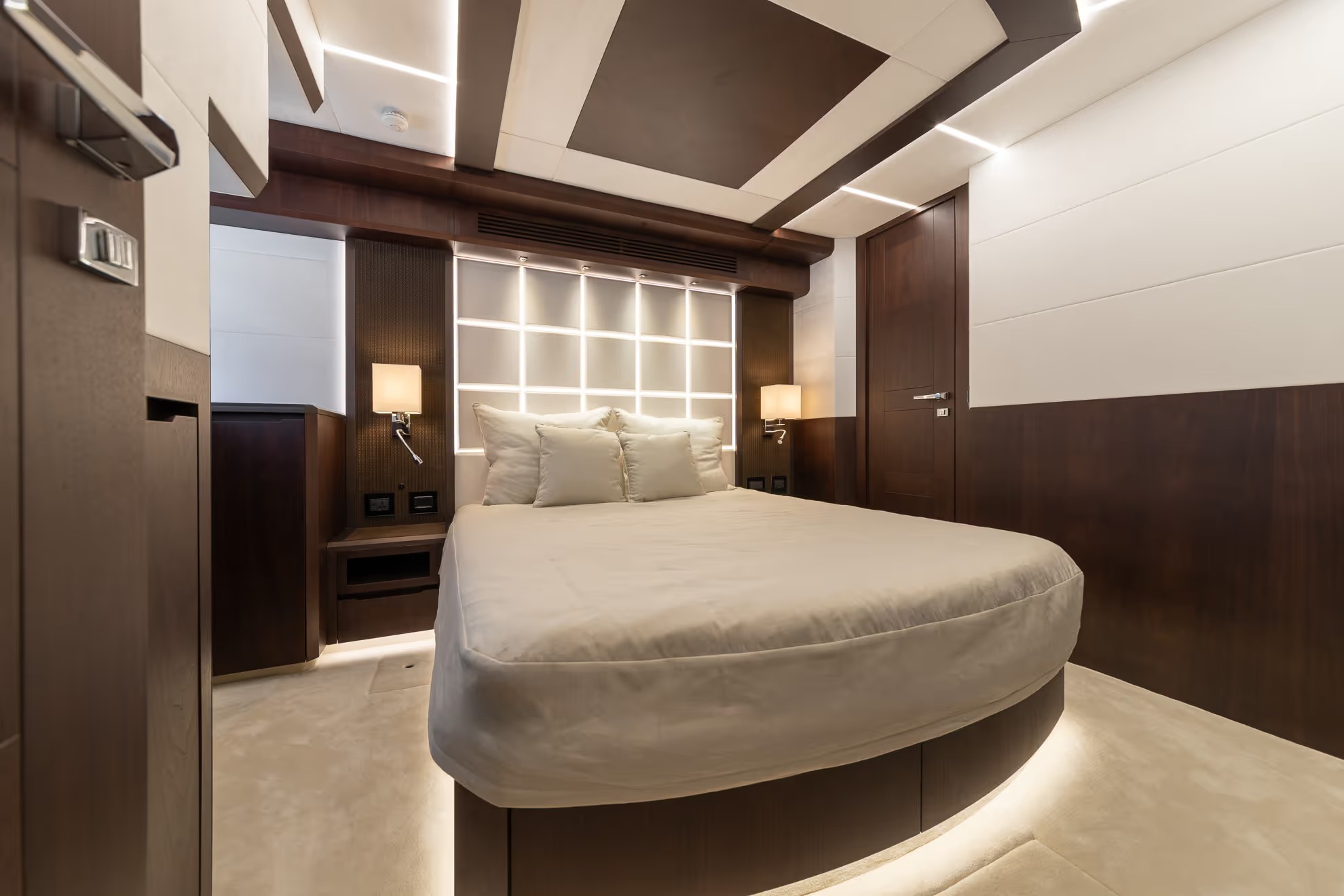 Galeon 640 FLY, slaapkamer met groot bed