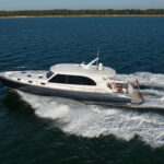 Grand Banks Eastbay 60, boot varend op water
