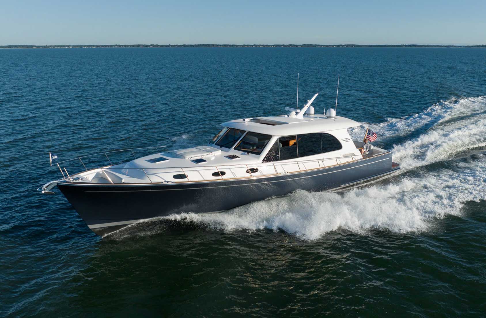 Grand Banks Eastbay 60, boot varend op zee
