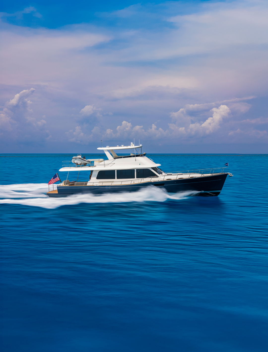 Grand Banks 62, motorjacht varend op zee
