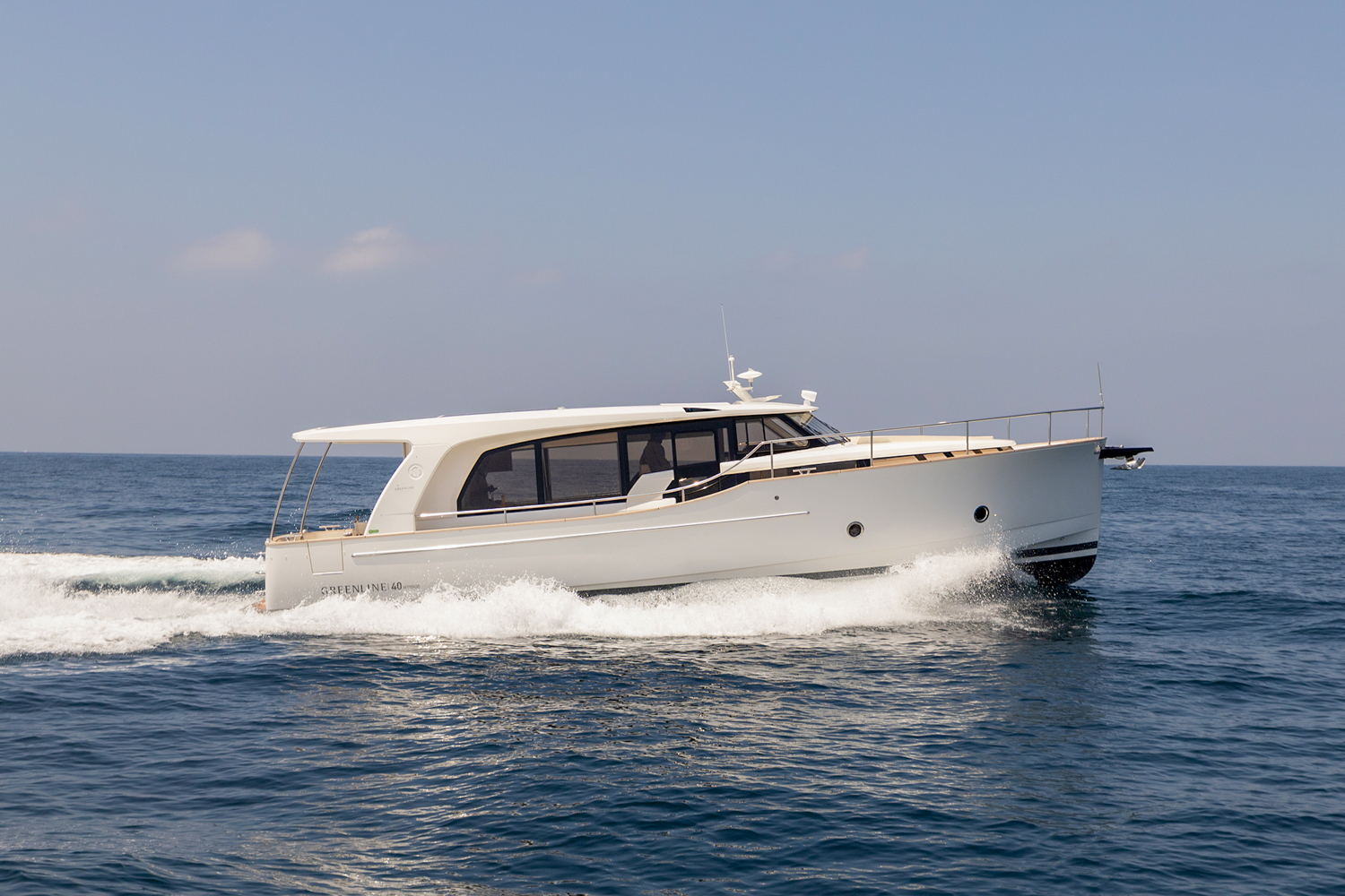 Greenline 40, boot varend op zee