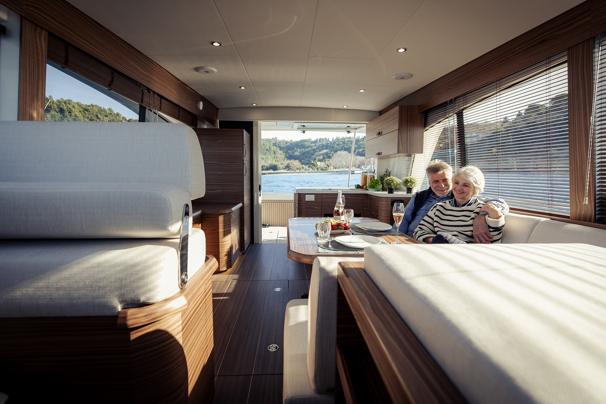 Greenline 40, stel zit in kajuit
