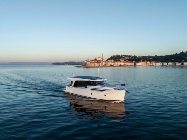 Greenline 42, boot varend voor kustplaats