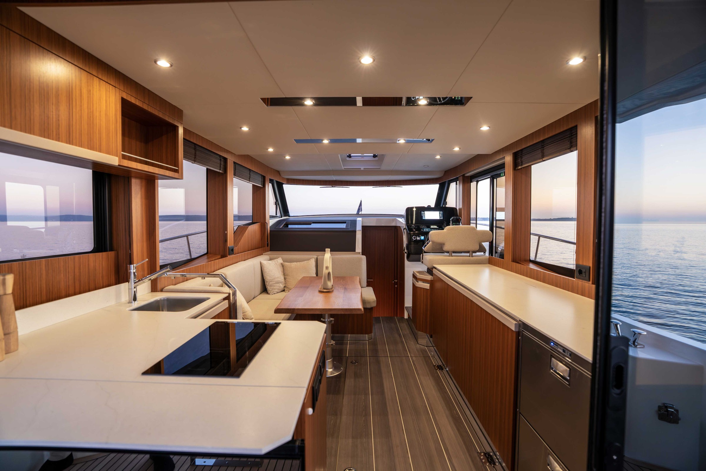 Greenline 42, keuken en salon boot