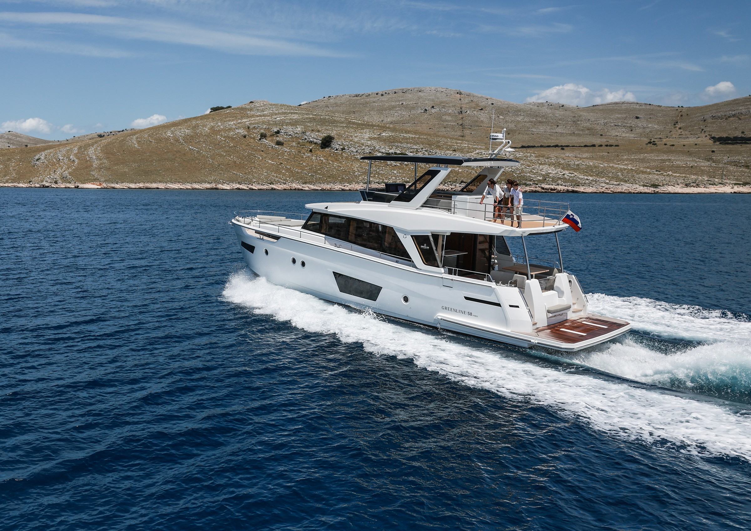 Greenline 58 Fly, jacht varend op zee