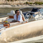Invictus GT280S, boot met mensen ontspannen
