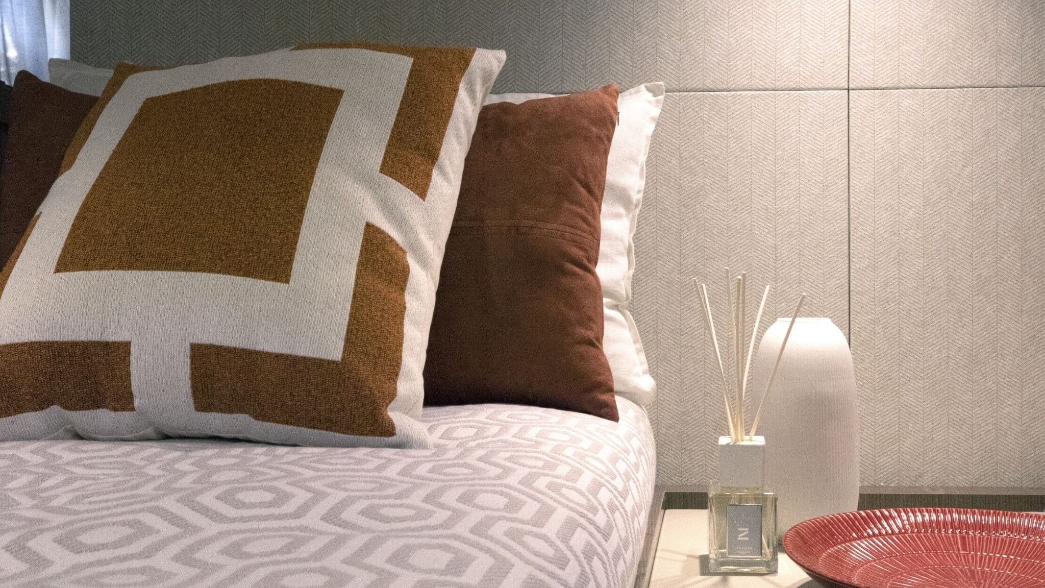 Invictus TT420S, bed met kussens slaapkamer