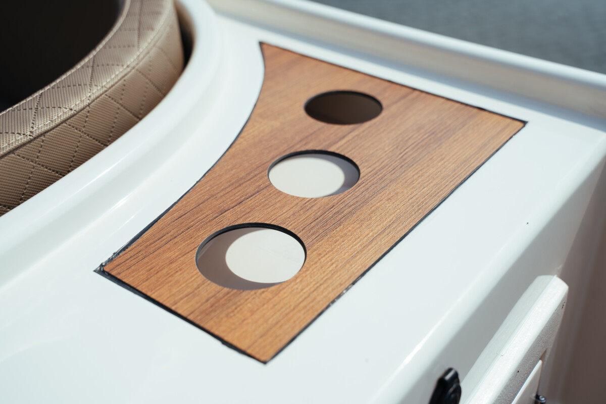 Lifestyle 495 Comfort, houten paneel met bekerhouders