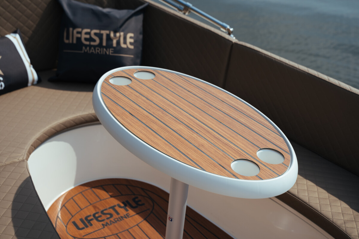 Lifestyle 495 Comfort, houten tafel met zitbanken