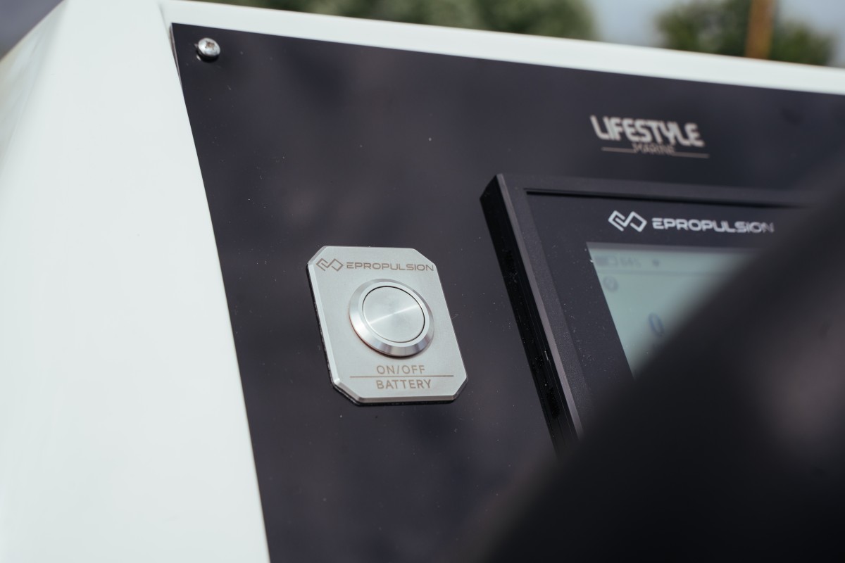 Lifestyle 570 e-Tender, aan/uit knop bedieningspaneel
