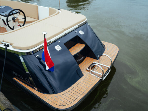 Lifestyle 616 Tender, achtersteven boot met zwemtrap