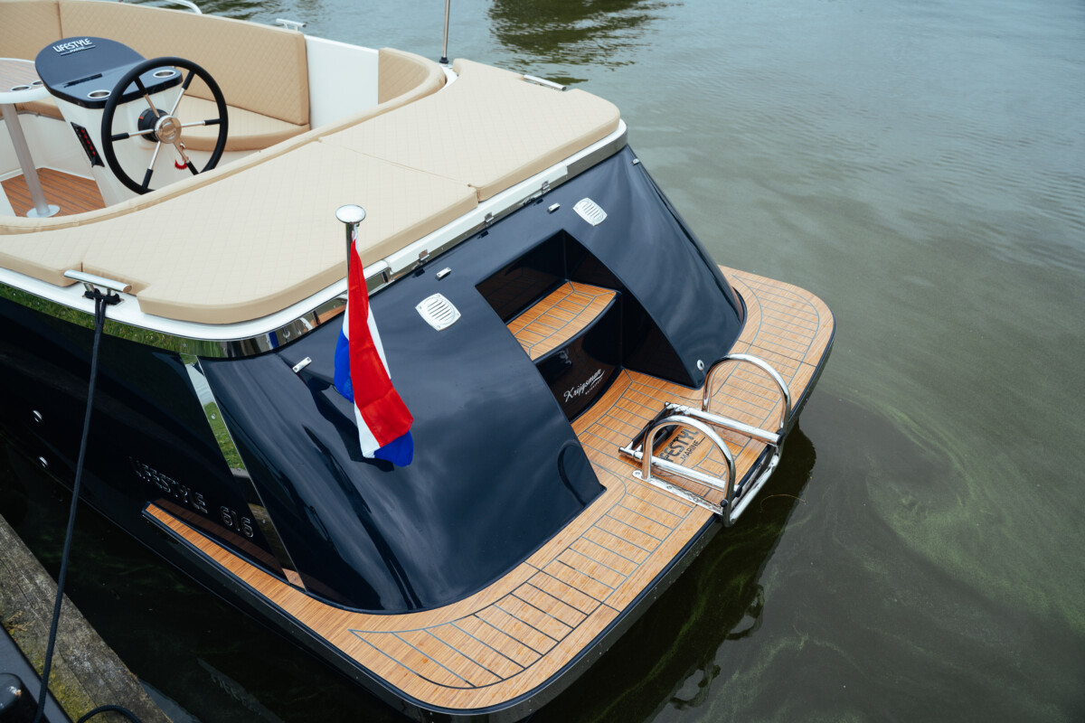 Lifestyle 616 Tender, achtersteven boot met zwemtrap