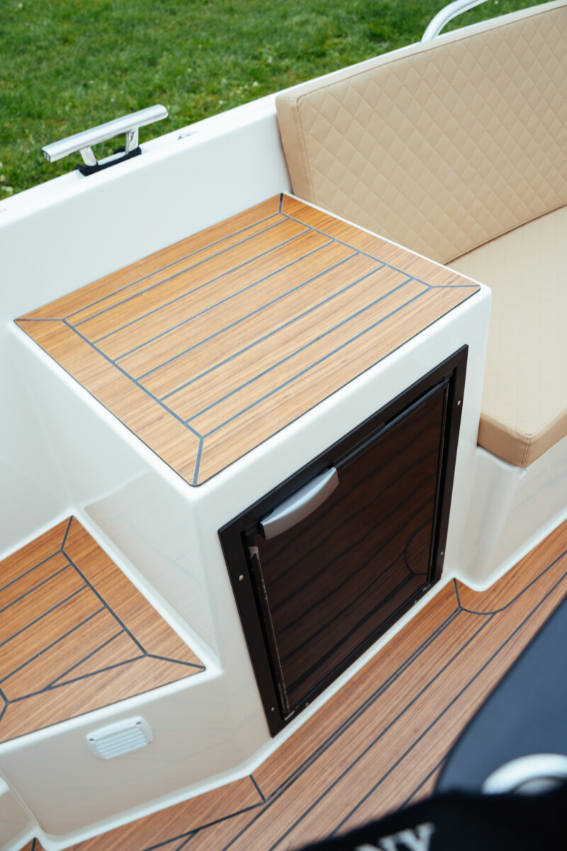 Lifestyle 616 Tender, teakhouten dek met zitbank en koelbox