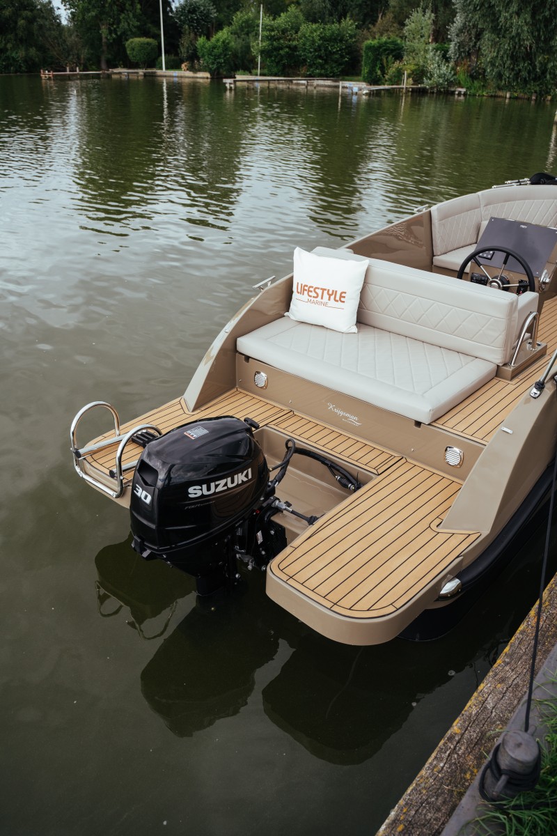 Lifestyle 626 Tender, achtersteven boot met buitenboordmotor