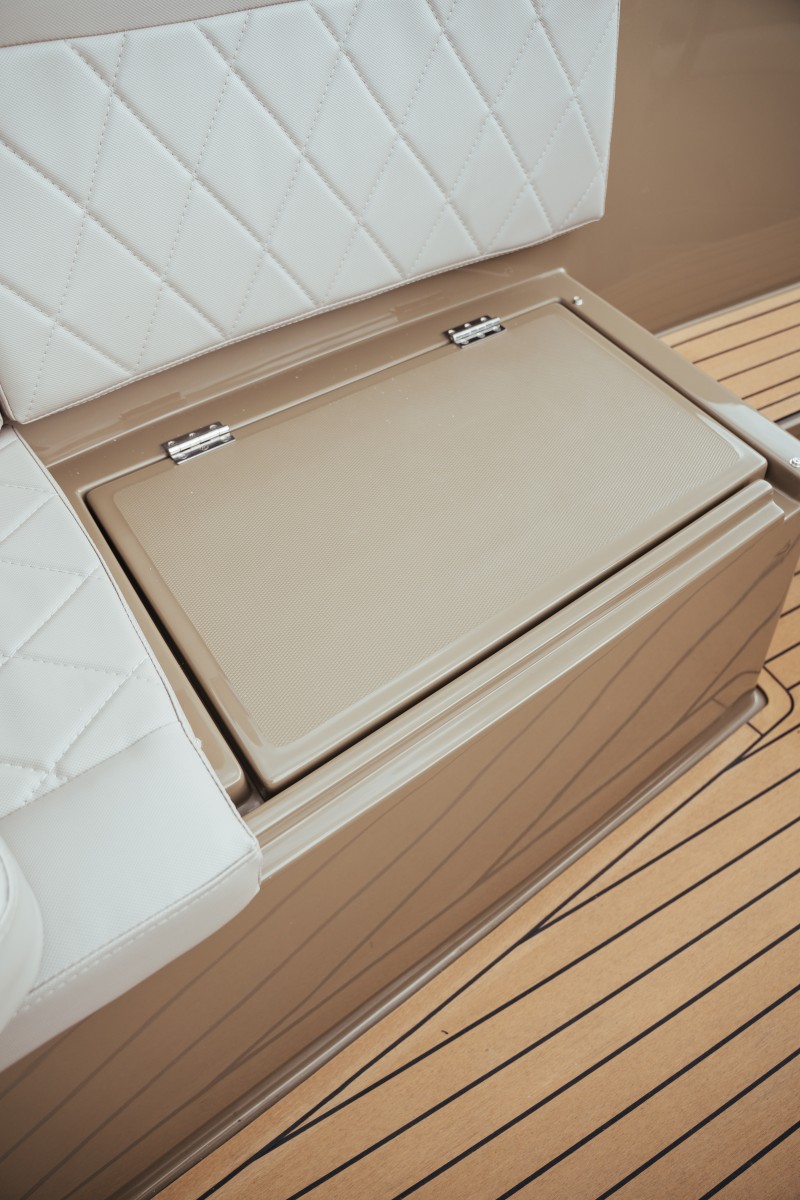Lifestyle 626 Tender, opbergbak onder zitbank open