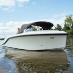 Lifestyle 626 e-Tender, boot varend op water