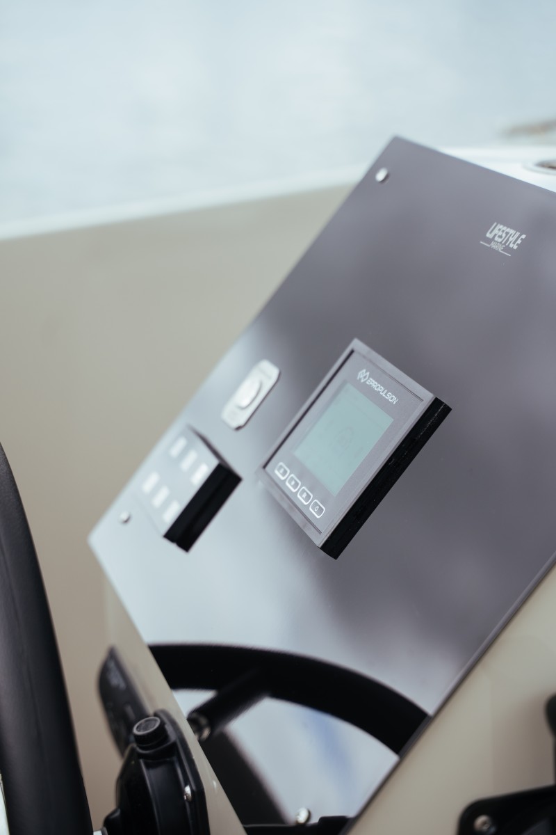 Lifestyle 626 e-Tender, dashboard met display en knoppen