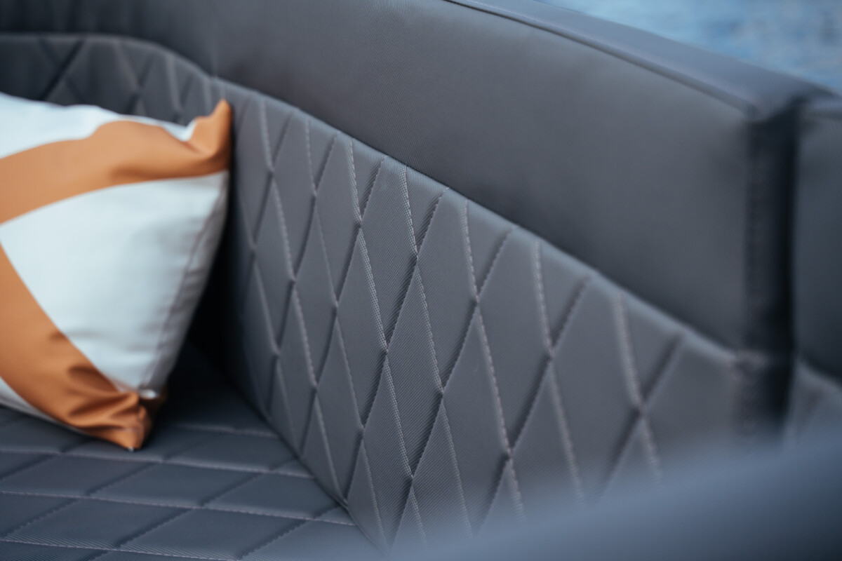 Lifestyle 777 Tender, zitbank met kussen close-up