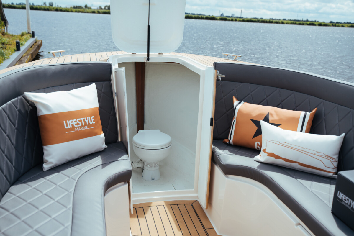 Lifestyle 777 Tender, zitbank met toilet en kussens