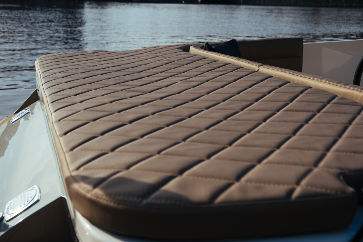 Lifestyle 780 Tender, gestikt lederen dek van boot