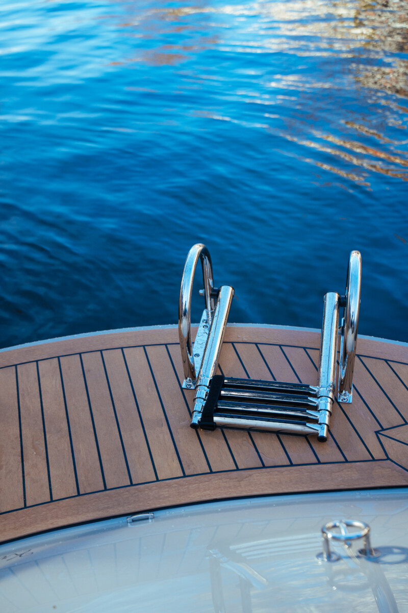 Lifestyle 780 Tender, zwemtrap op boot achterdek