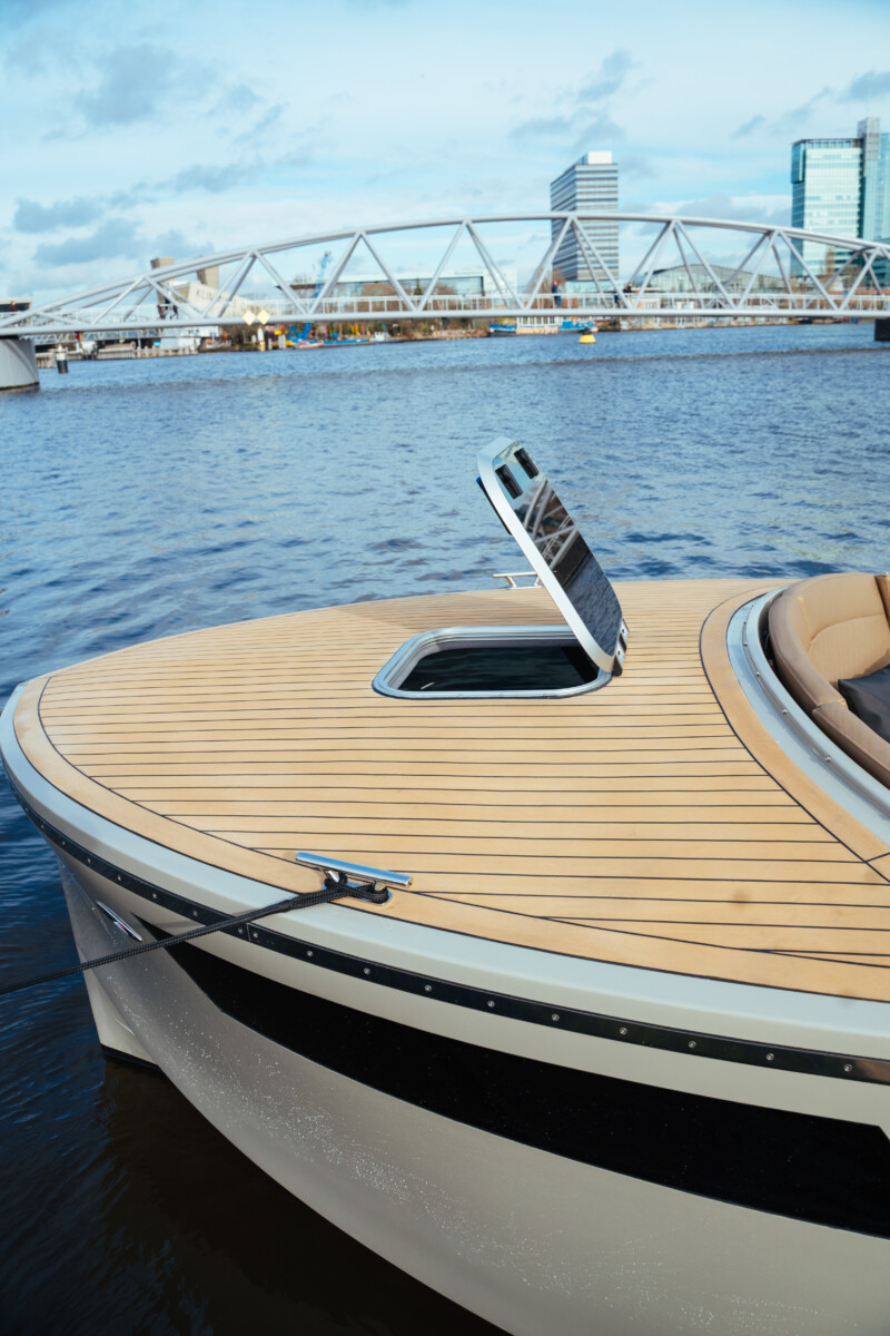 Lifestyle 818 Cabin, boeg met luik open