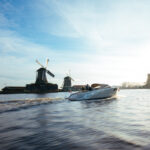 Lifestyle 818 Cabin, boot varend bij molens