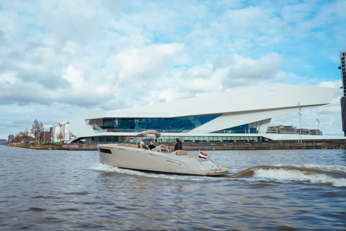 Lifestyle 818 Cabin, boot varend voor gebouw