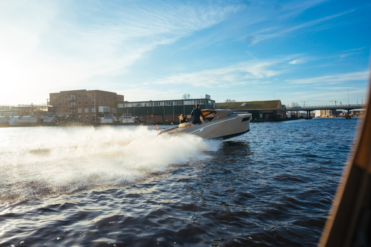 Lifestyle 818 Cabin, snelle boot met waterspoor