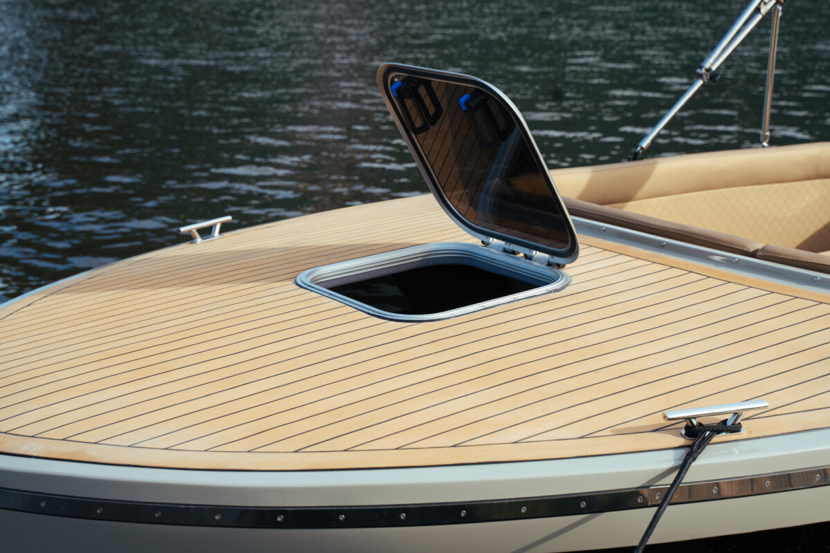 Lifestyle 818 Cabin, voordek met open luik