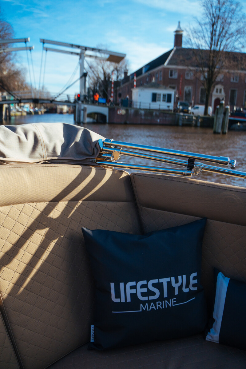 Lifestyle 818 Cabin, kussen op zitbank boot
