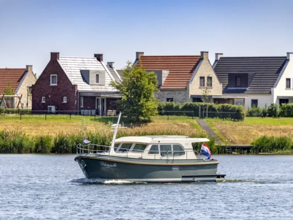 Linssen Grand Sturdy 35.1 Sedan, boot varend op water