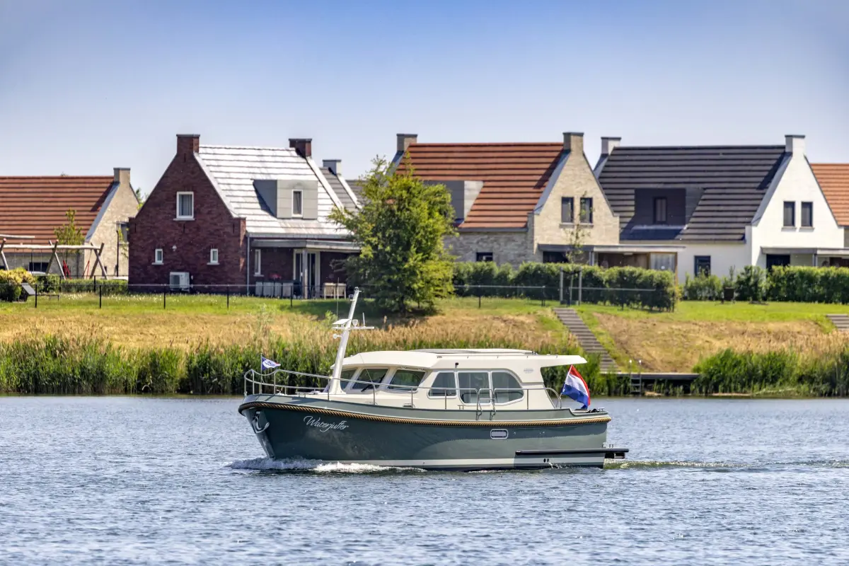 Linssen Grand Sturdy 35.1 Sedan, boot varend op water