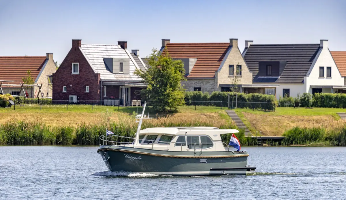 Linssen Grand Sturdy 35.1 Sedan, boot varend op water