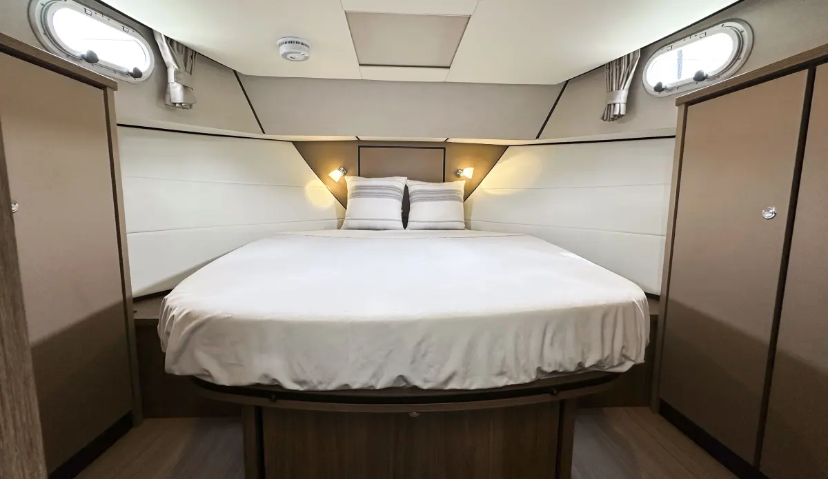 Linssen Grand Sturdy 35.1 Sedan, slaapkamer met tweepersoonsbed