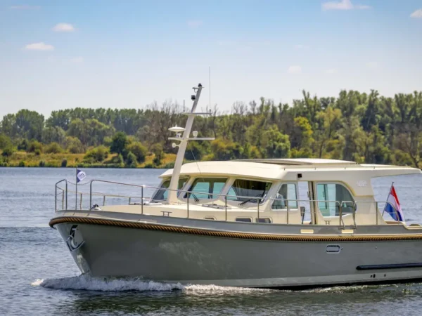 Linssen Grand Sturdy 40.1 (AC / Sedan), boot varend op water