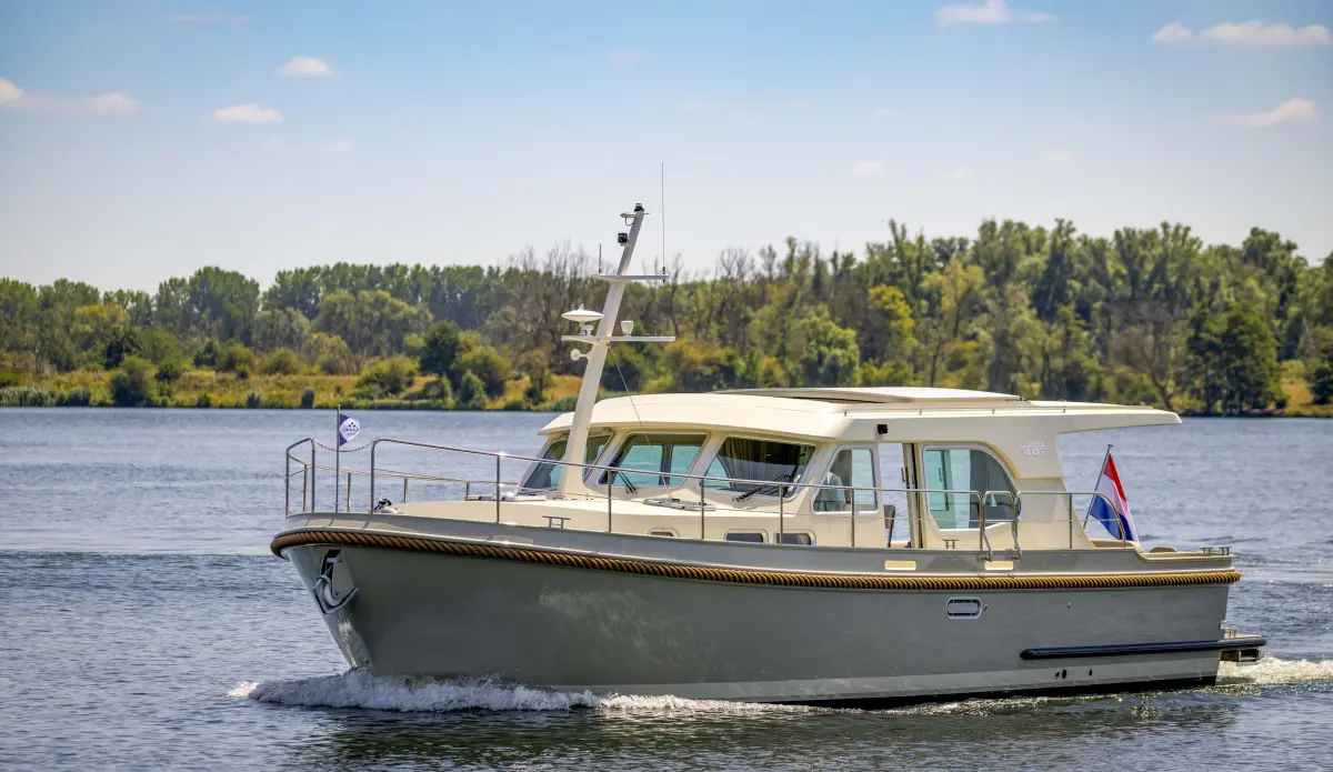 Linssen Grand Sturdy 40.1 (AC / Sedan), boot varend op water