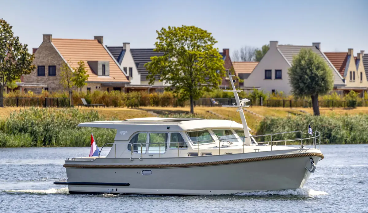 Linssen Grand Sturdy 40.1 (AC / Sedan), boot varend op water