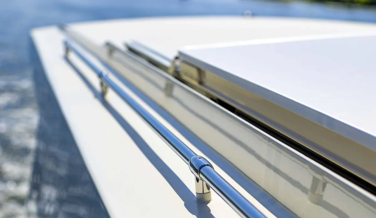 Linssen Grand Sturdy 40.1 (AC / Sedan), close-up roestvrijstalen reling boot
