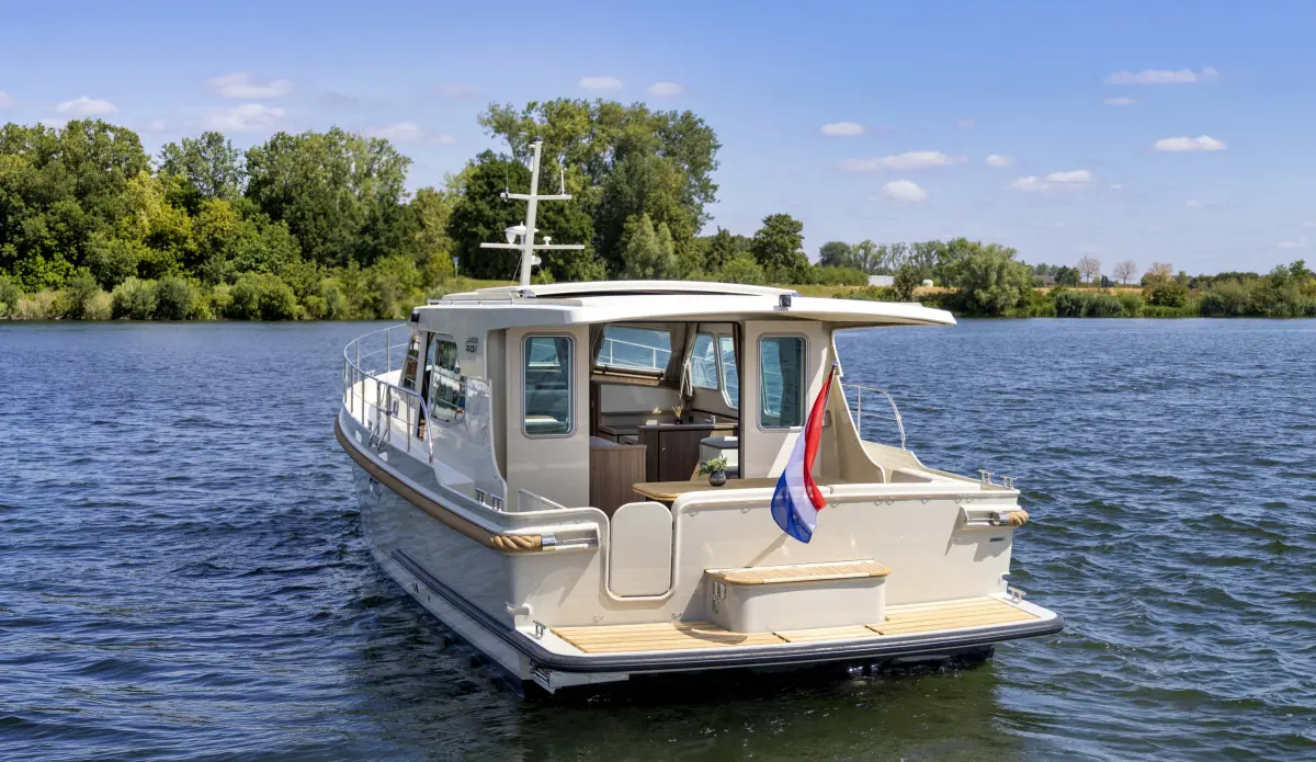 Linssen Grand Sturdy 40.1 (AC / Sedan), motorboot varend op water