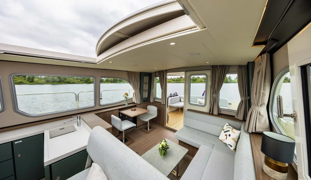 Linssen Grand Sturdy 40.1 (AC / Sedan), salon met zithoek en keuken