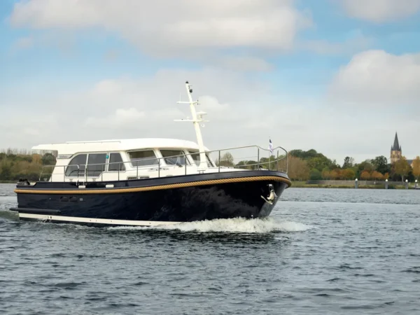 Linssen Grand Sturdy 45.1 Sedan, motorboot varend op water