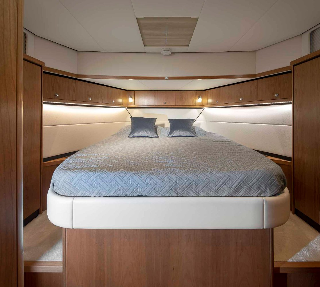 Linssen Grand Sturdy 450 AC Variotop, slaapkajuit met tweepersoonsbed