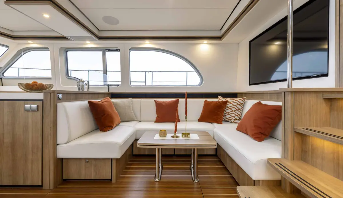Linssen Grand Sturdy 550 AC Variotop, lounge zithoek met kussens
