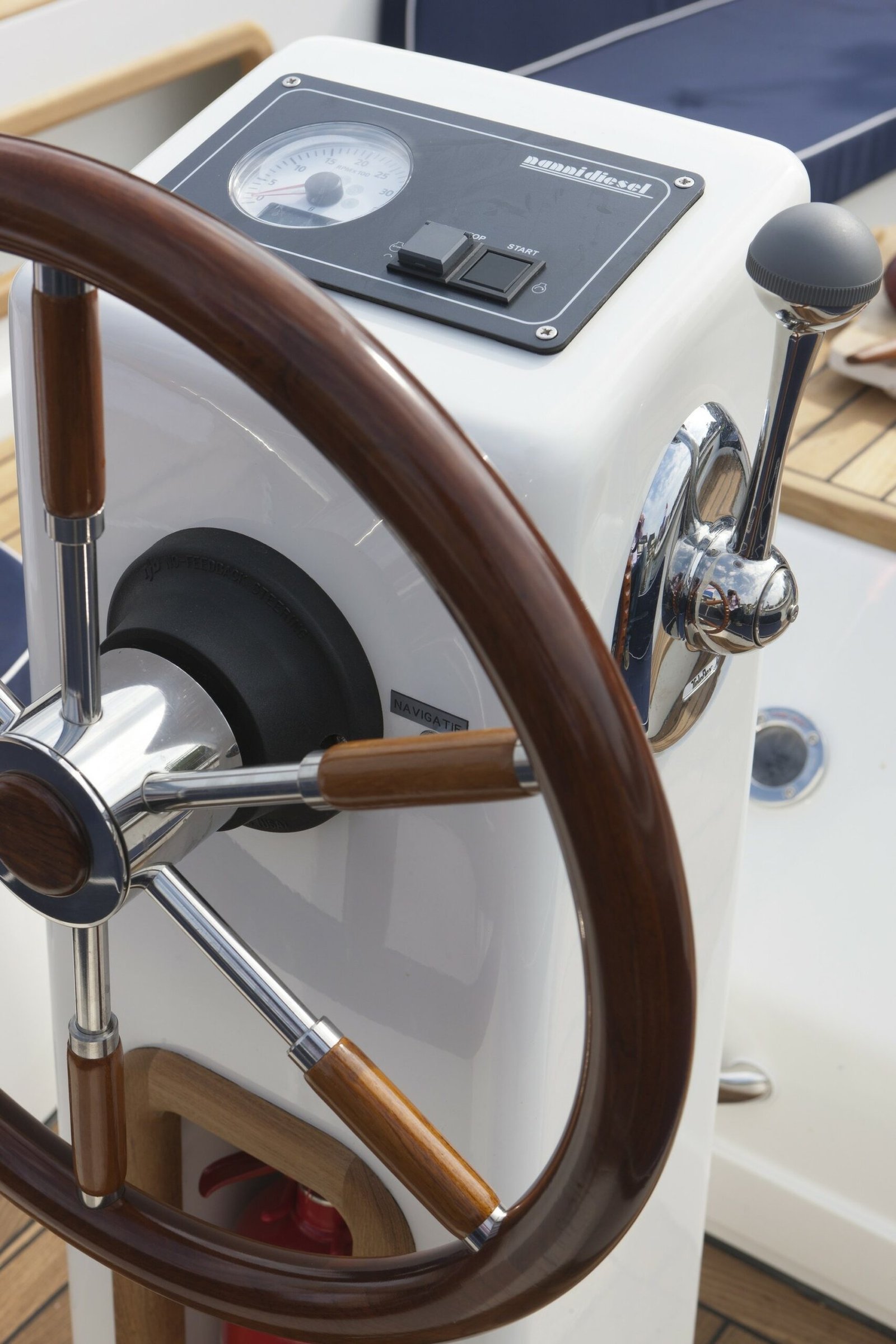 Maril 625, stuurwiel met instrumentenpaneel