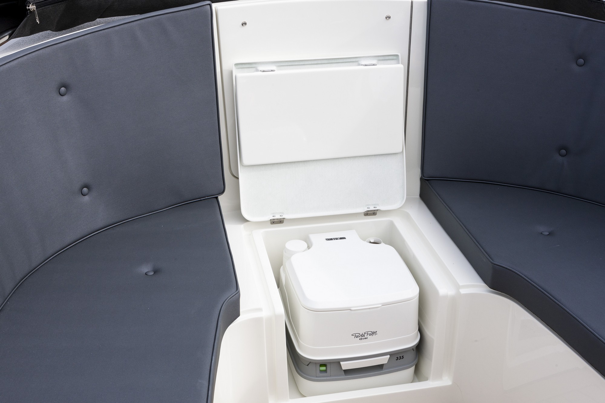 Maril 6NXT, opbergruimte met chemisch toilet